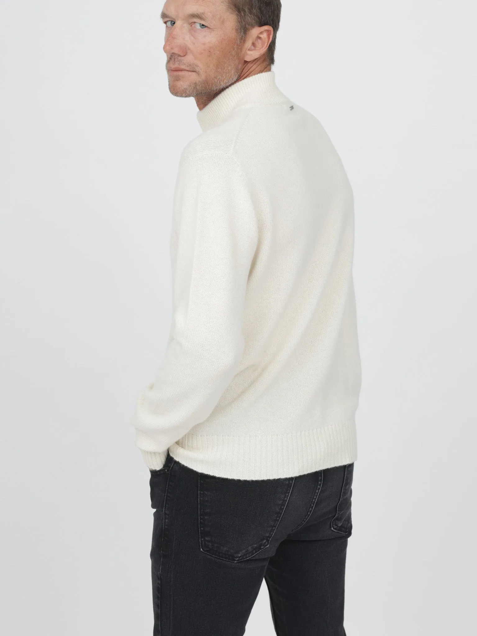 COLIN SWEATER