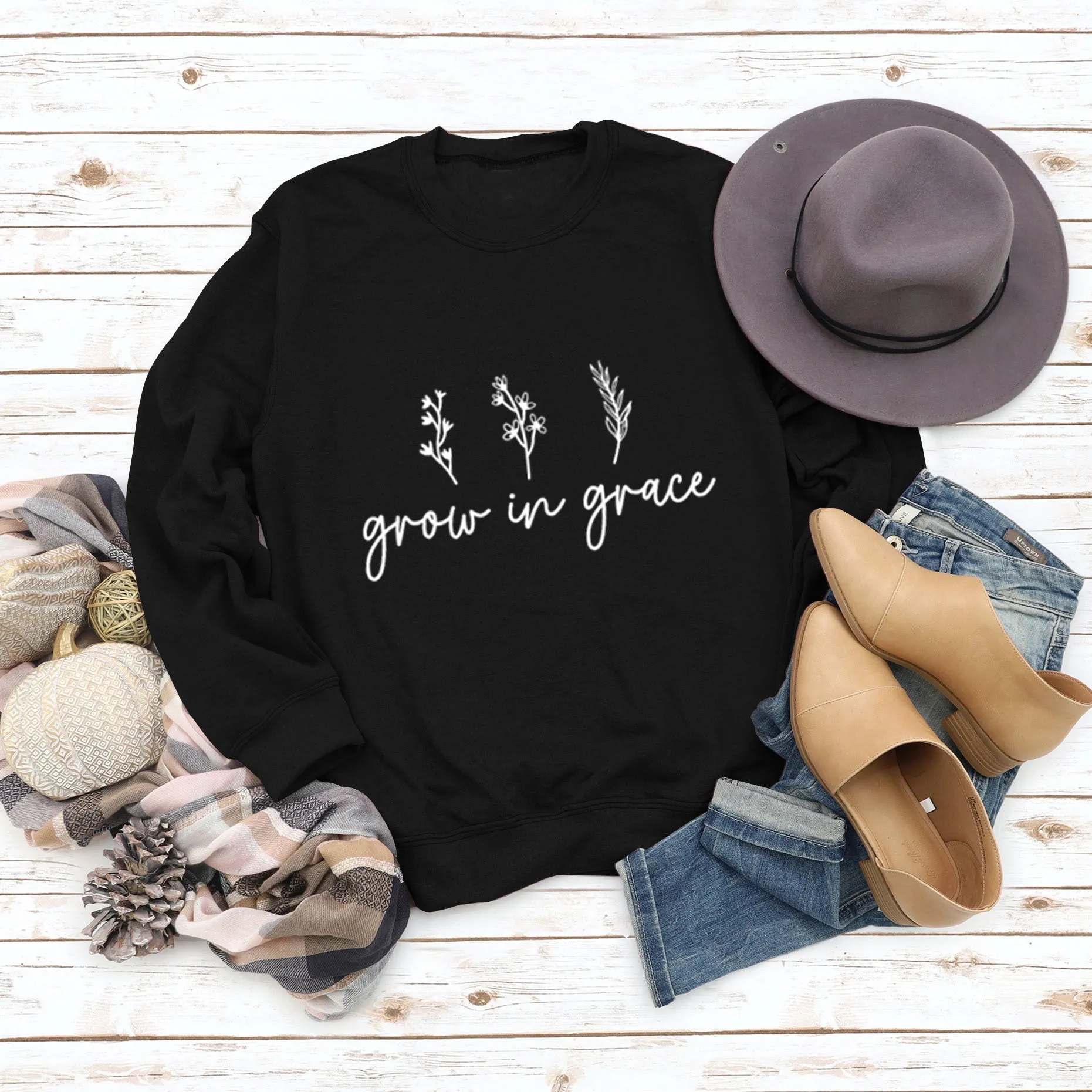 Grow In Grace Lettering Fashion Women's Long-sleeved Crewneck Sweatshirt