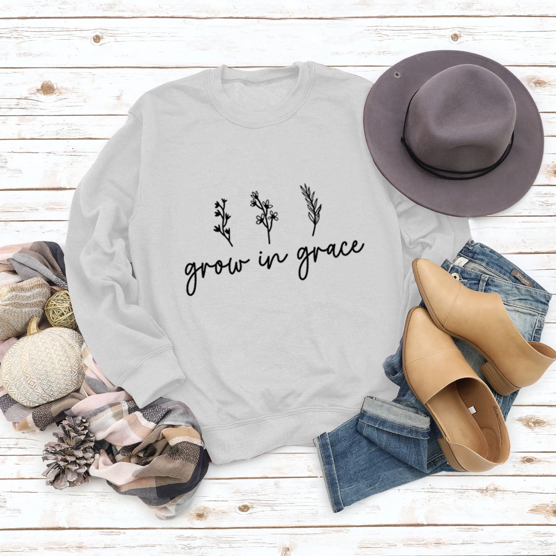 Grow In Grace Lettering Fashion Women's Long-sleeved Crewneck Sweatshirt